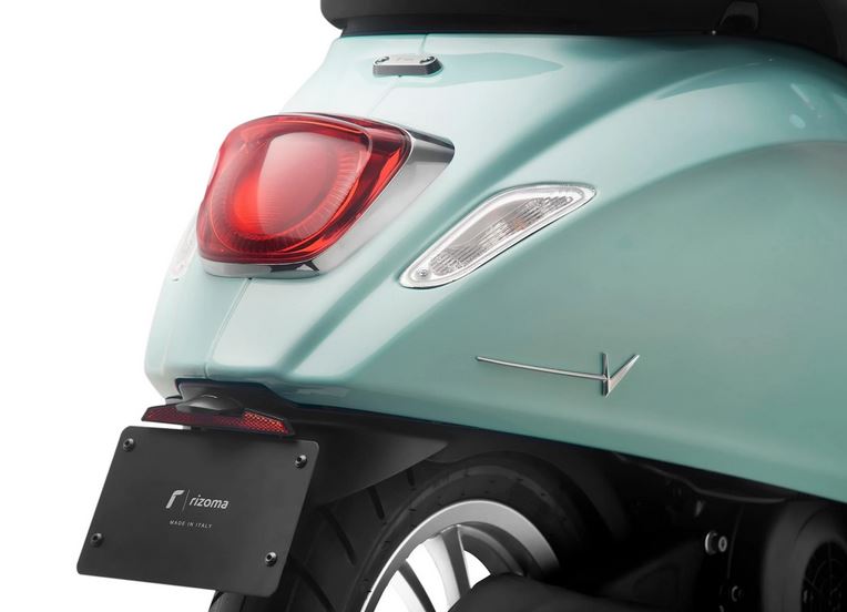 Inscription RIZOMA capot latéral pour Vespa Primavera/Sprint/Elettrica, argenté