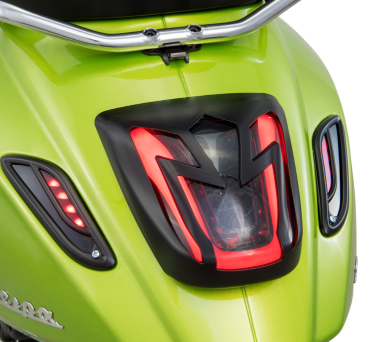 Grille de feux arrière pour Vespa Primavera/Sprint 50-150ccm 2T/4T AC, noir mat