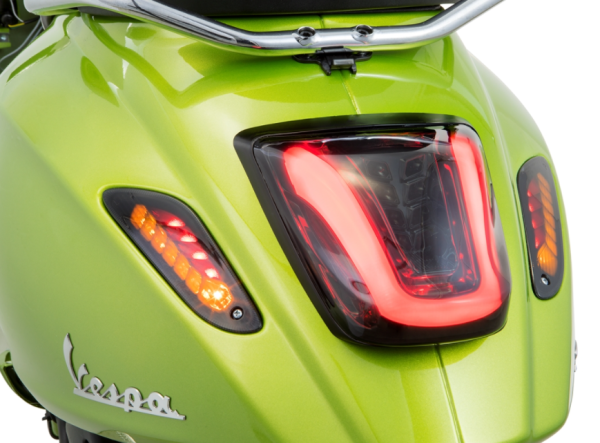 Feu arrière MK II teinté pour Vespa Primavera/​Sprint 50-150ccm, bord - noir mat